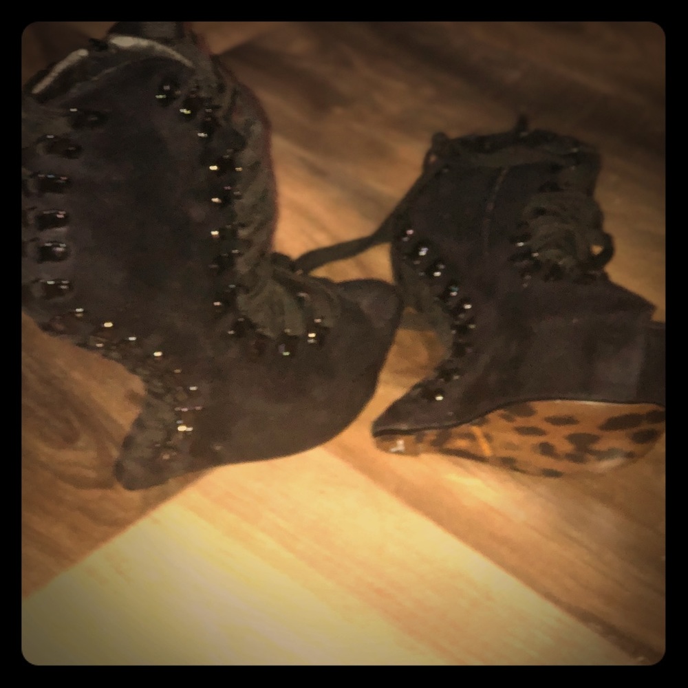 Black shoe